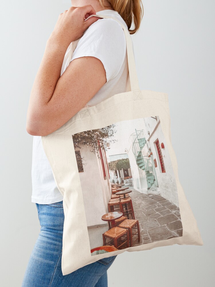 Sifnos Island Street view in G - مراجعة Street Fashion Greece وسعره